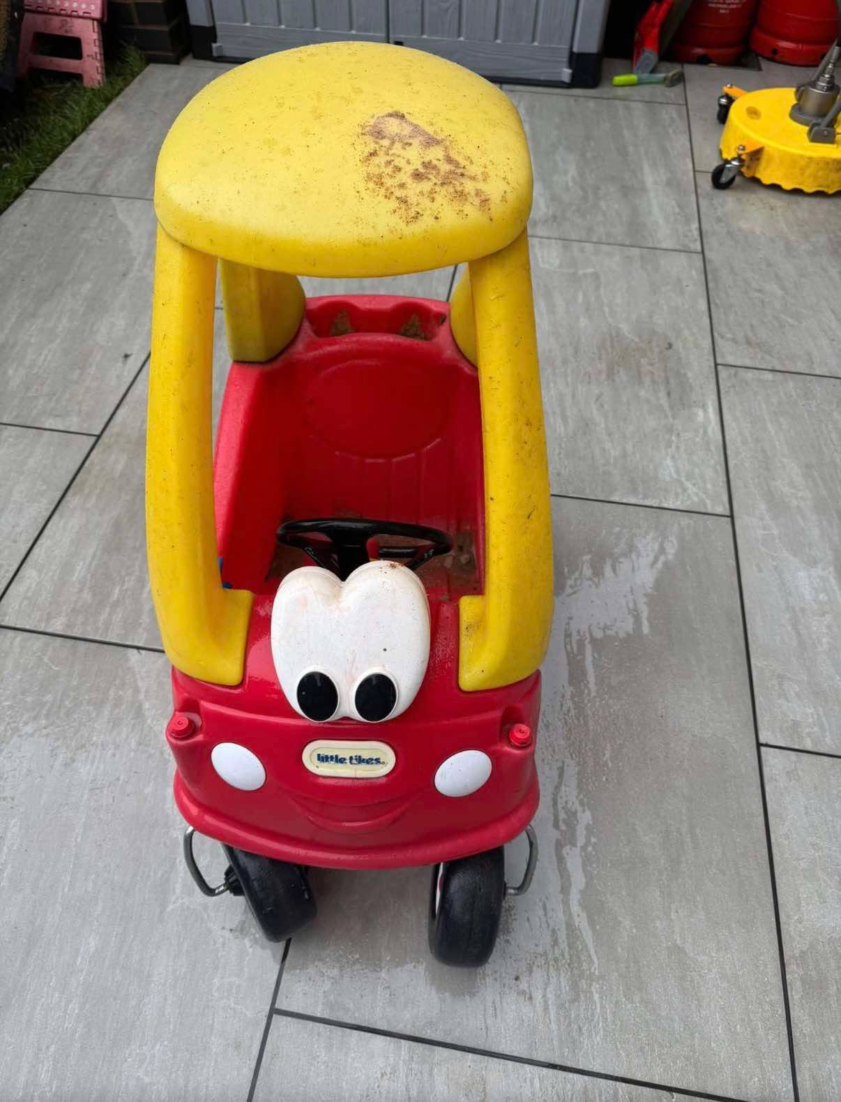 Outdoor Play Equipment Cleaning by Hydro-Jet